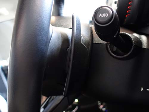 ステアリング裏側を加工してパドルシフトを装着