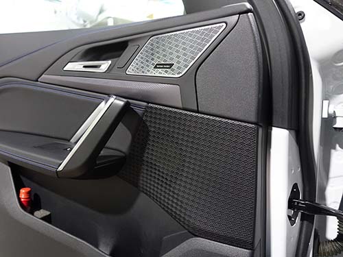 ドア内張へ純正ツィーターカバーを装着