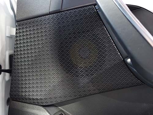 ミッドレンジスピーカーをFOCAL製へ交換