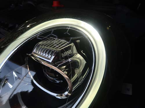 レンズ表面に施されているハードコート層の劣化によって発生