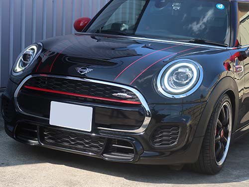 プロテクションフィルムは飛び石・紫外線・擦り傷などからヘッドライトを保護