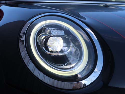 プロテクションフィルムは飛び石・紫外線・擦り傷などからヘッドライトを保護