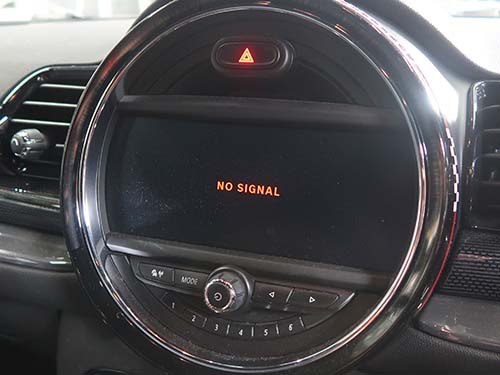 MINIクラブマン F54 NO SIGNAL表示