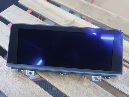 中古モニターはもちろんBMW純正品のみ