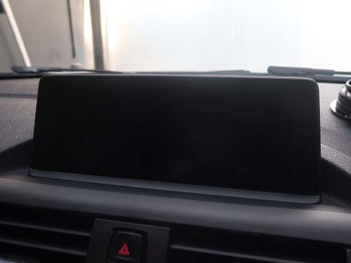 BMWモニターは品番の適合が重要