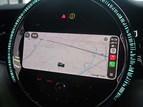 ナビ画面や音楽アプリも大画面で表示される