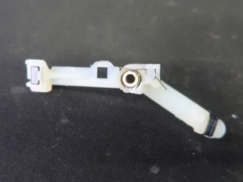 シフトレバー内部のバネが原因