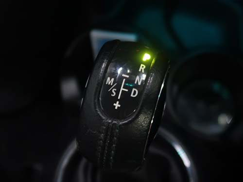 シフトレバーがPレンジに入っていると車両が認識できない