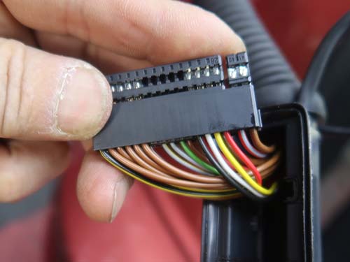 スプリットドア構造に対応したライコウ独自のスマート配線