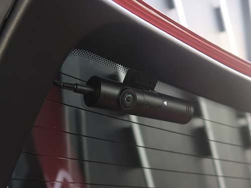 リアカメラとマイクロ波センサーのスマート装着