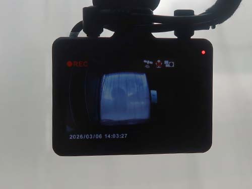 Z-330は2.4インチのフルカラーTFT液晶