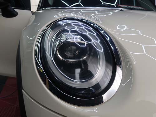 LEDヘッドライトはすべてミニ純正パーツで交換