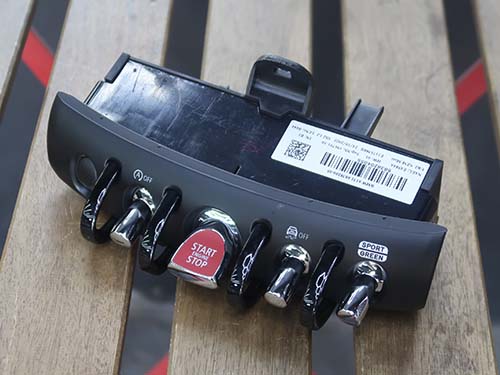 ドライビングモードスイッチ付きセンターコンソールスイッチユニット