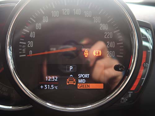 MINIの人気純正機能「ドライビングモード」