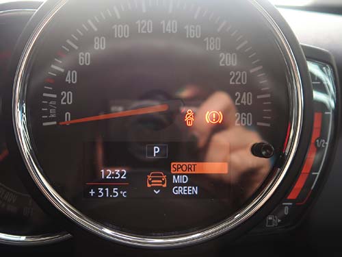 MINIの人気純正機能「ドライビングモード」