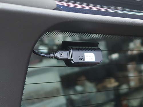 装着されていたのはディーラーオプション品の前後カメラタイプ