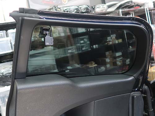 スプリットドアにリアカメラ設置