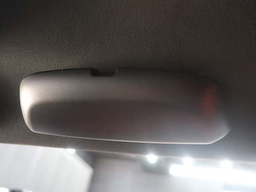 サングラスや小物を収納できる便利アイテム