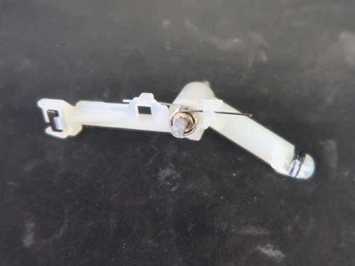 破損したバネ単体を交換するピンポイント修理