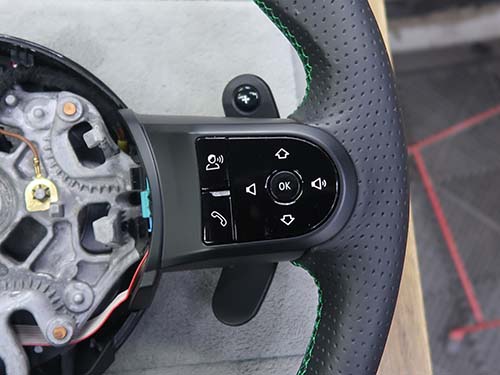 ステアリング交換に合わせて、純正パドルシフトを組み込み