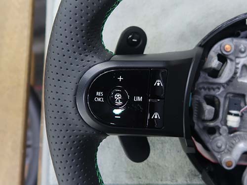 ステアリング交換に合わせて、純正パドルシフトを組み込み