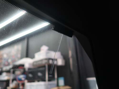 フィルムアンテナをリアウインドウへ設置