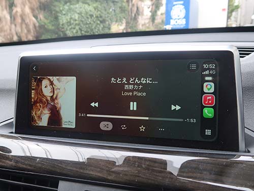 画面全体を使ってナビや音楽アプリが表示される