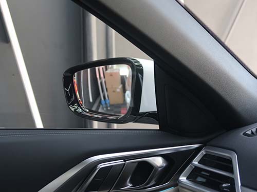 後退時の助手席ドアミラー下降角度変更（浅め）