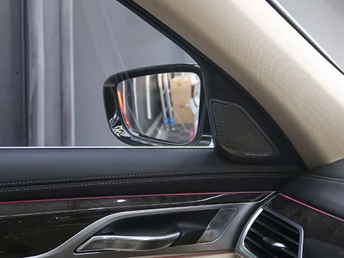 後退時の助手席ドアミラー下降角度変更（浅め）