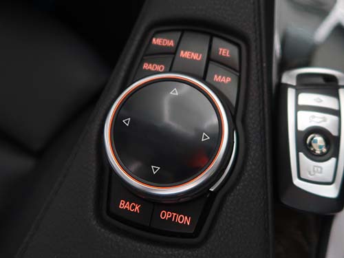 カープレイは純正スイッチ操作