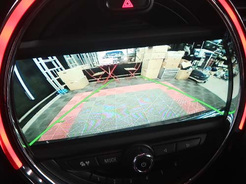 純正モニターを活かした後付バックカメラ表示