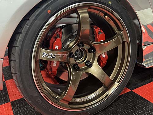 リアブレーキキャリパーが2基