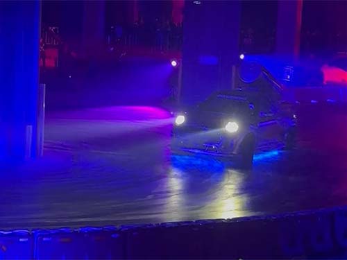 Red Bull MINIのドリフト走行