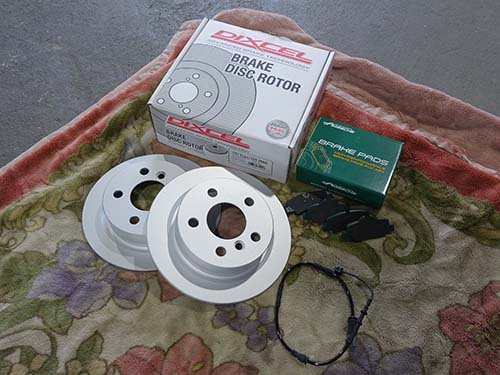 ディスクローターと低ダストタイプのブレーキパッドへ交換