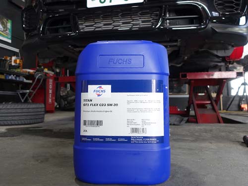 FUCHS製のTITAN GT1 FLEX C23 SAE 5W-30