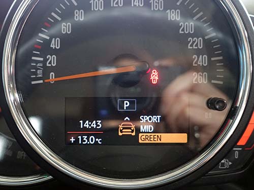 GREENモード：燃費重視・穏やかな加速