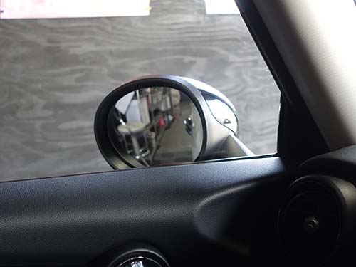 リバース時ミラー下降角度変更