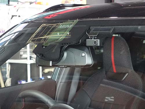 ルームミラー一体型のため後付け感が無く、純正のような仕上がり