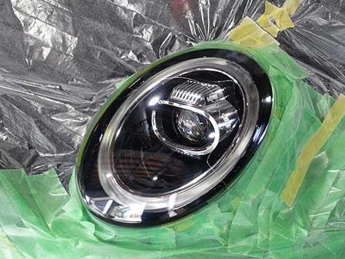 コンパウンドで鏡面仕上げを行い、透明度を回復