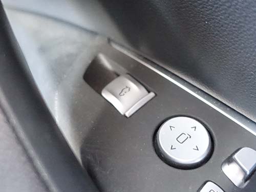 トランクオートクローズ有効化