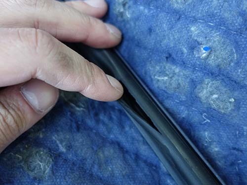 ゴムに亀裂が入ってしまった