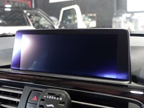 純正中古モニターへ交換