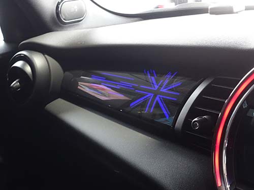 アンビエントライトが演出するインテリアサーフェス