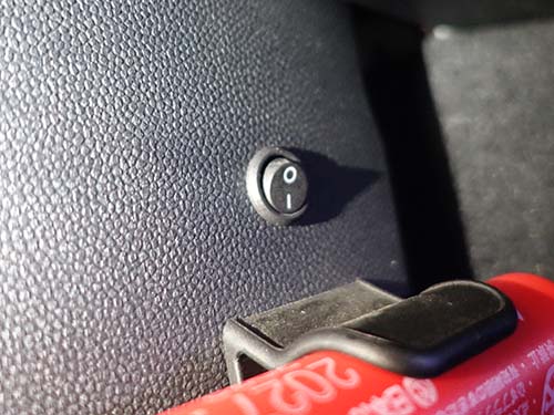 サイドマーカーの点灯はスイッチ操作可能