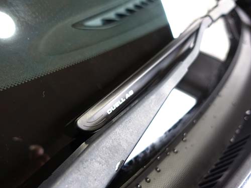 DuelL AG製の撥水ワイパーを装着