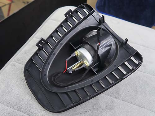 F60専用センターメーターホルダーを使用