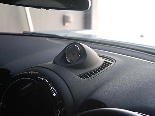 MINIクロスオーバー(F60) SMITHS製アナログクロックを装着