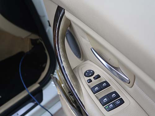 運転席および助手席のドアハンドルが劣化でネバネバ