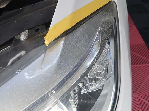 ヘッドライトレンズにクラック