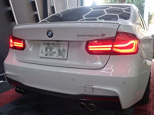 エディションシャドー仕様のLCIテールライトを後付装着